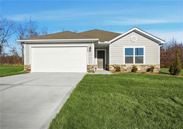 Photo 1 of Sale Pending at 20320 W 195th St, Spring Hill, KS 66083 | MLS# 2639191 | Listing updated on 2026-09-28