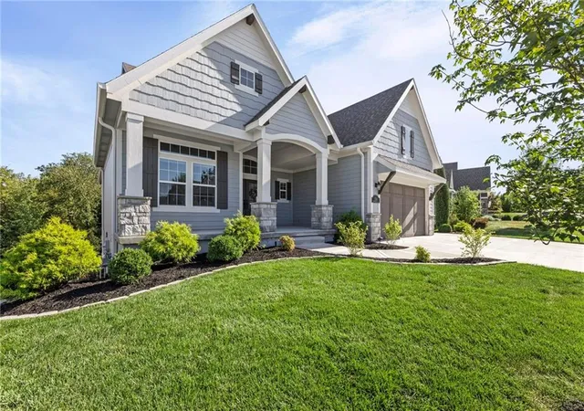 Photo 3 of Single family home for sale at 9261 Brownridge St, Lenexa, KS 66220 | MLS# 2639206 | Listing updated on 2026-09-19