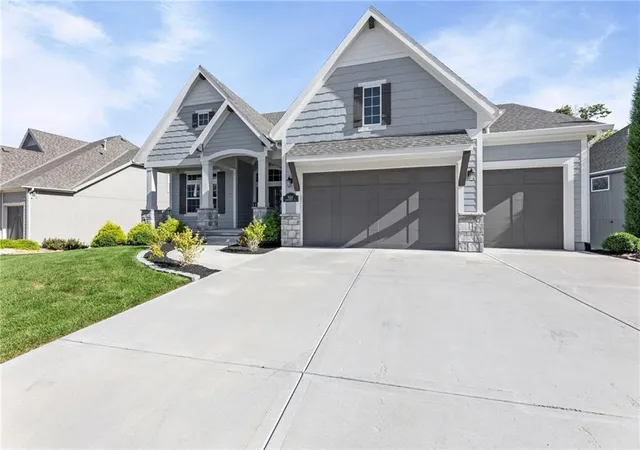 Photo 3 of Single family home for sale at 9261 Brownridge St, Lenexa, KS 66220 | MLS# 2639206 | Listing updated on 2026-09-19
