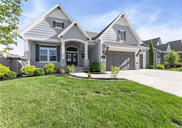 Photo 4 of Single family home for sale at 9261 Brownridge St, Lenexa, KS 66220 | MLS# 2639206 | Listing updated on 2026-09-19