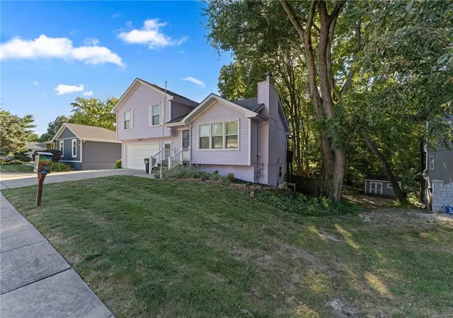 Photo 2 of Sale Pending at 6804 Orchard St, Pleasant Valley, MO 64068 | MLS# 2639208 | Listing updated on 2026-09-16