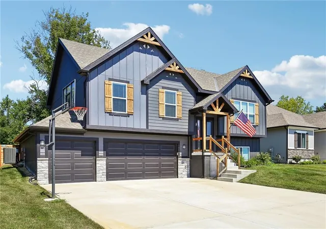 Photo 2 of Single family home for sale at 1000 Nw Crestwood Dr, Grain Valley, MO 64029 | MLS# 2639211 | Listing updated on 2026-09-12