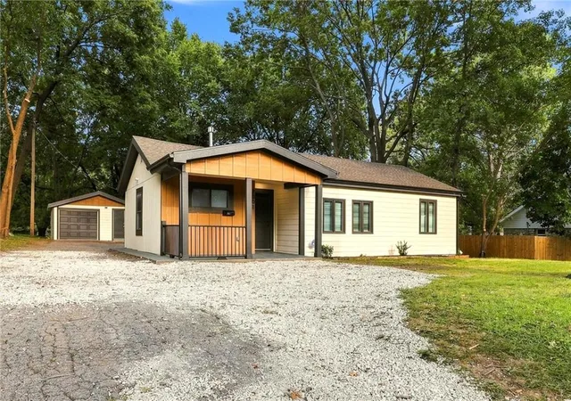 Photo 1 of Single family home for sale at 7001 Raytown Rd, Raytown, MO 64133 | MLS# 2639216 | Listing updated on 2026-10-02