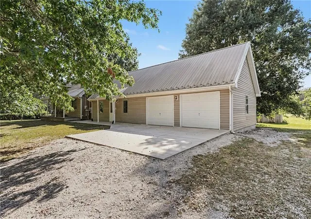 Photo 2 of Sale Pending at 16614 S Hadsell Rd, Pleasant Hill, MO 64080 | MLS# 2639219 | Listing updated on 2026-09-06