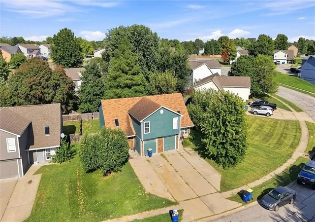 Photo 3 of Multi family home for sale at 1862 Kingbird Ln, Liberty, MO 64068 | MLS# 2639223 | Listing updated on 2026-09-30