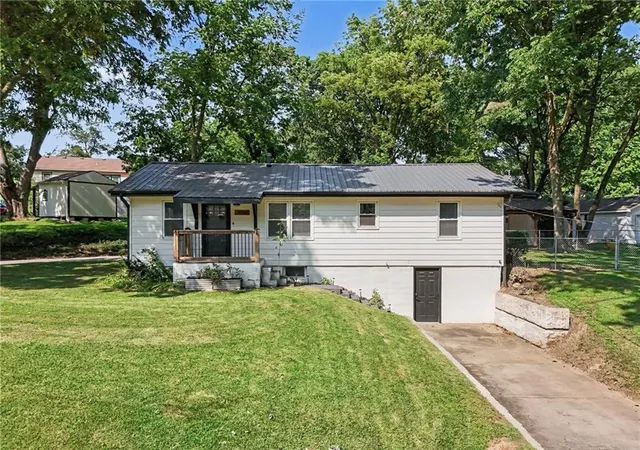 Photo 2 of Single family home for sale at 730 Goodlet Cir, Weston, MO 64098 | MLS# 2639225 | Listing updated on 2026-10-03