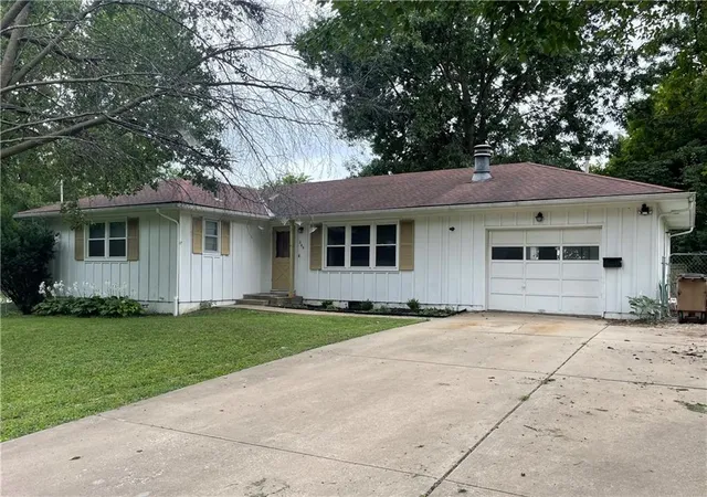 Photo 1 of Single family home for sale at 205 E Maple St, Raymore, MO 64083 | MLS# 2639226 | Listing updated on 2026-08-29