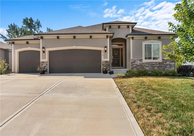 Photo 1 of Single family home for sale at 9217 Ne 110th Ter, Kansas City, MO 64157 | MLS# 2639228 | Listing updated on 2026-10-08