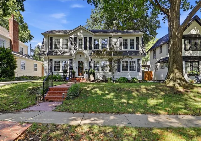 Photo 1 of Sale Pending at 202 W Dartmouth Rd, Kansas City, MO 64113 | MLS# 2639229 | Listing updated on 2026-09-19
