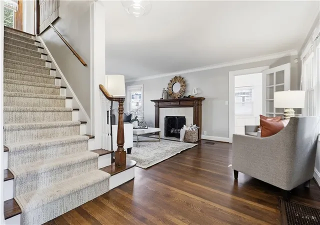 Photo 4 of Sale Pending at 202 W Dartmouth Rd, Kansas City, MO 64113 | MLS# 2639229 | Listing updated on 2026-09-19