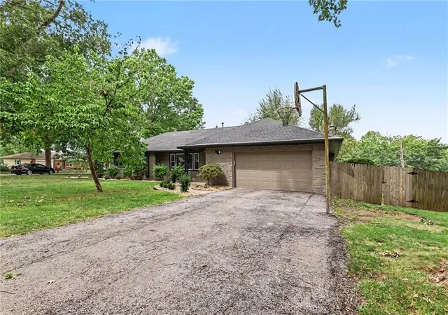 Photo 2 of Single family home for sale at 7300 Waverly Ave, Kansas City, KS 66109 | MLS# 2639235 | Listing updated on 2026-09-30