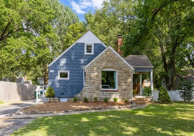 1st image of 5723 Nall St, Roeland Park, KS 66202 | MLS# 2639237