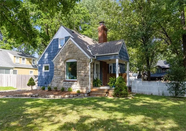 2nd image of 5723 Nall St, Roeland Park, KS 66202 | MLS# 2639237