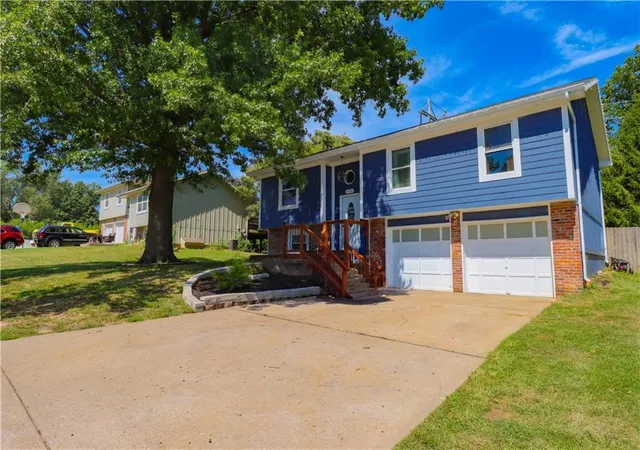 Photo 2 of Single family home for sale at 5420 Locust Ave, Kansas City, KS 66106 | MLS# 2639258 | Listing updated on 2026-09-03