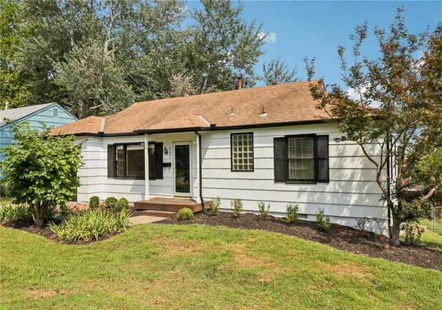 2nd image of 6201 Cedar St, Mission, KS 66205 | MLS# 2639259
