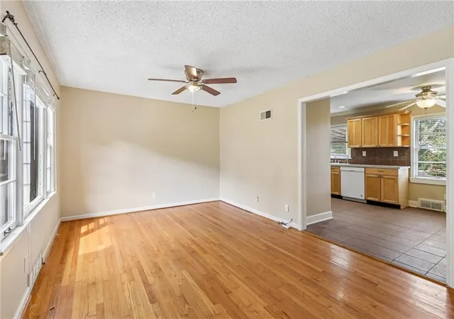 5th image of 6201 Cedar St, Mission, KS 66205 | MLS# 2639259