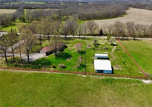 3rd image of 5460 175Th St, Stilwell, KS 66085 | MLS# 2639260