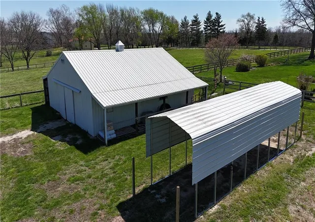 4th image of 5460 175Th St, Stilwell, KS 66085 | MLS# 2639260