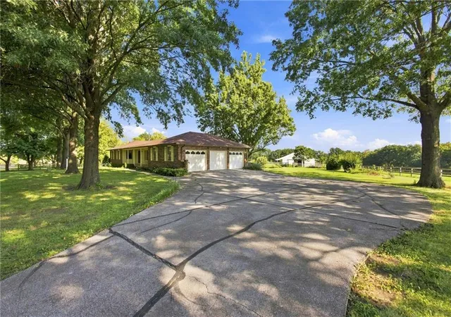 52nd image of 5460 175th St, Stilwell, KS 66085 | MLS# 2639260