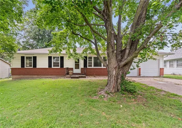Photo 1 of Single family home for sale at 506 Country Club Rd, Lexington, MO 64067 | MLS# 2639265 | Listing updated on 2026-09-04