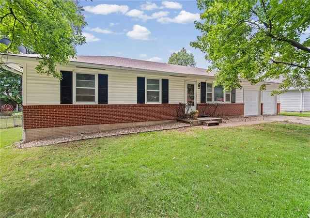 Photo 2 of Single family home for sale at 506 Country Club Rd, Lexington, MO 64067 | MLS# 2639265 | Listing updated on 2026-09-04