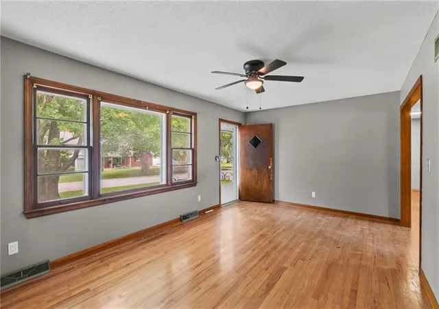 Photo 4 of Single family home for sale at 506 Country Club Rd, Lexington, MO 64067 | MLS# 2639265 | Listing updated on 2026-09-04