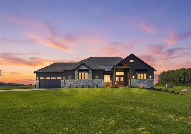 Photo 1 of Sale Pending at 7129 Ne State Route 92 Hwy, Smithville, MO 64089 | MLS# 2639270 | Listing updated on 2026-09-24