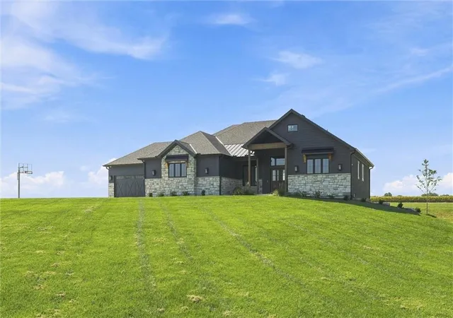 Photo 3 of Sale Pending at 7129 Ne State Route 92 Hwy, Smithville, MO 64089 | MLS# 2639270 | Listing updated on 2026-09-24