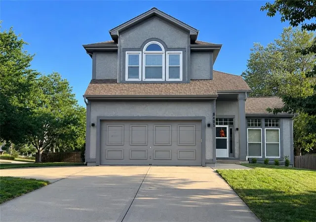 3rd image of 8403 W 128Th St, Overland Park, KS 66213 | MLS# 2639271