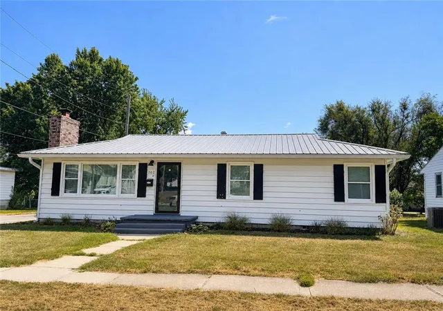 Photo 1 of Single family home for sale at 202 Clay St, Chillicothe, MO 64601 | MLS# 2639274 | Listing updated on 2026-09-05