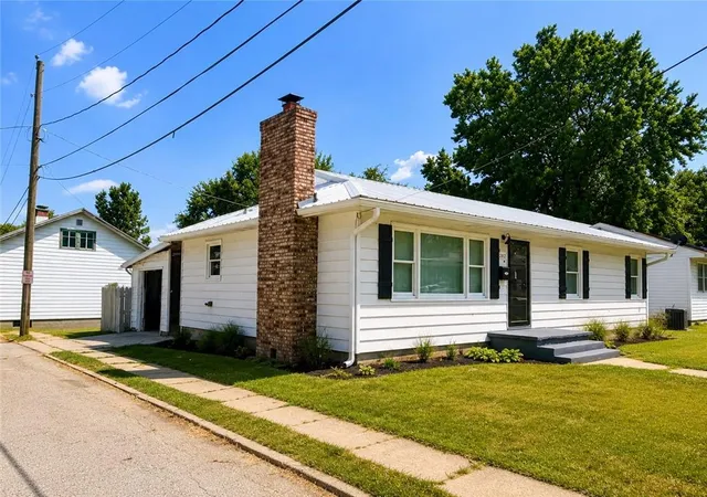Photo 3 of Single family home for sale at 202 Clay St, Chillicothe, MO 64601 | MLS# 2639274 | Listing updated on 2026-09-05