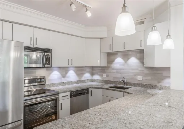 Photo 1 of Condo for sale at 310 W 49th St #606, Kansas City, MO 64112 | MLS# 2639275 | Listing updated on 2026-09-22