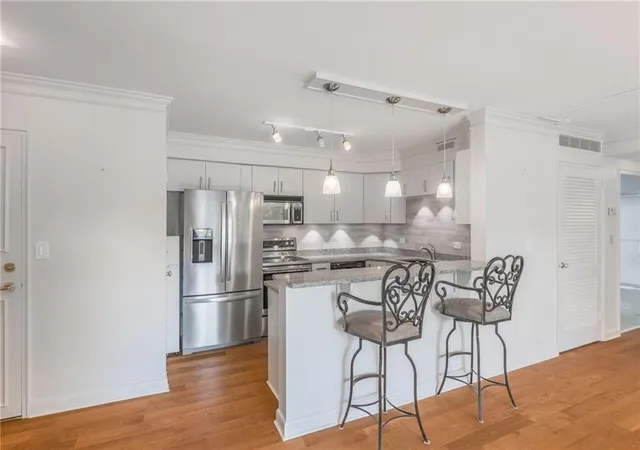 Photo 2 of Condo for sale at 310 W 49th St #606, Kansas City, MO 64112 | MLS# 2639275 | Listing updated on 2026-09-22