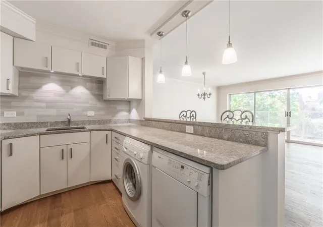 Photo 3 of Condo for sale at 310 W 49th St #606, Kansas City, MO 64112 | MLS# 2639275 | Listing updated on 2026-09-22