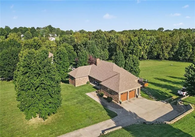 Photo 2 of Sale Pending at 122 Broken Bridge Ln, Platte City, MO 64079 | MLS# 2639283 | Listing updated on 2026-09-05