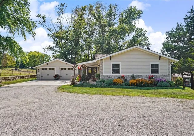 2nd image of 829 N 500th Rd, Baldwin City, KS 66006 | MLS# 2639287