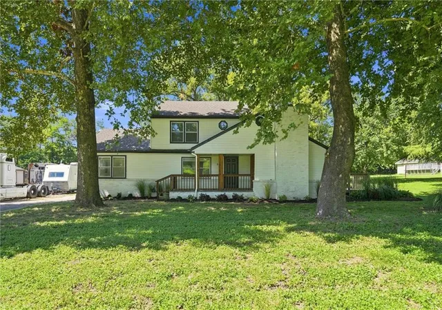 Photo 2 of Sale Pending at 812 S 94th St, Kansas City, KS 66111 | MLS# 2639288 | Listing updated on 2026-09-19