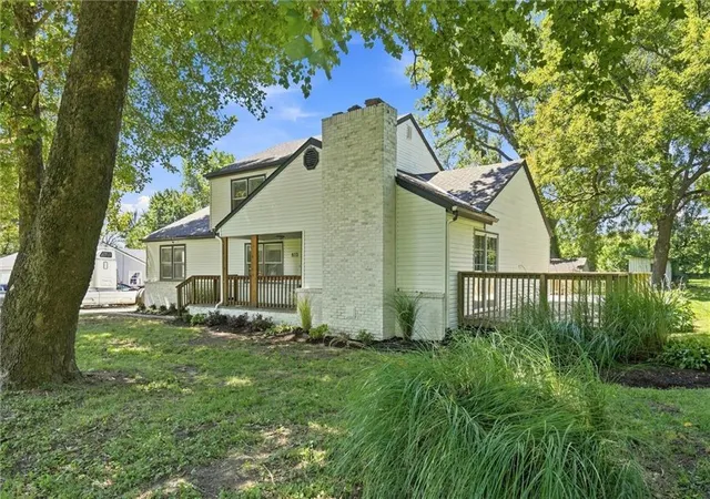 Photo 3 of Sale Pending at 812 S 94th St, Kansas City, KS 66111 | MLS# 2639288 | Listing updated on 2026-09-19