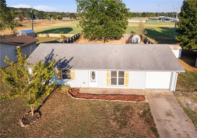 Photo 3 of Single family home for sale at 807 Keith Blvd, Coffeyville, KS 67301 | MLS# 2639290 | Listing updated on 2026-10-08