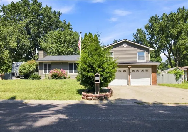 Photo 1 of Sale Pending at 1004 Douglas Ln, Sedalia, MO 65301 | MLS# 2639295 | Listing updated on 2026-09-04
