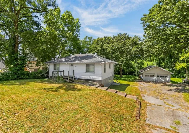 Photo 2 of Sale Pending at 812 N 63rd St, Kansas City, KS 66102 | MLS# 2639296 | Listing updated on 2026-09-02