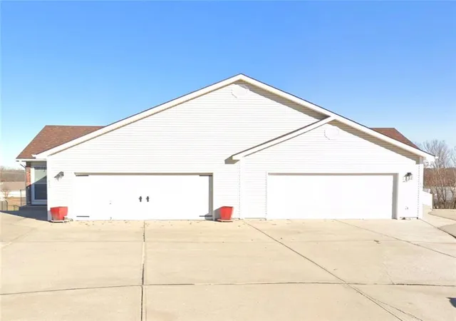 Photo 1 of Sale Pending at 614 E 7th St, Kearney, MO 64060 | MLS# 2639301 | Listing updated on 2026-08-28