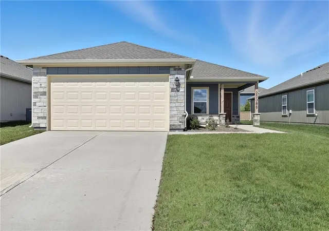 1st image of 883 N Pear St, Gardner, KS 66030 | MLS# 2639307