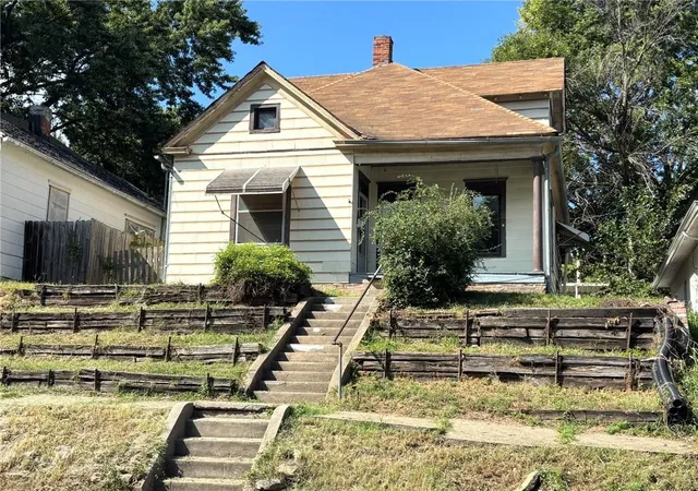 Photo 2 of Sale Pending at 603 Shady Ave, Saint Joseph, MO 64505 | MLS# 2639308 | Listing updated on 2026-09-02