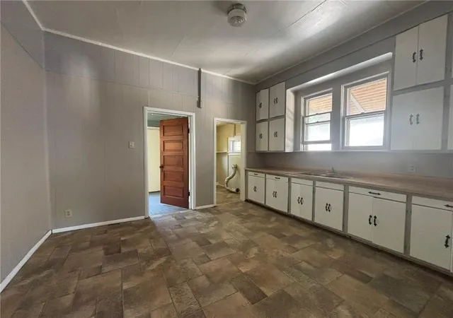 Photo 5 of Sale Pending at 603 Shady Ave, Saint Joseph, MO 64505 | MLS# 2639308 | Listing updated on 2026-09-02
