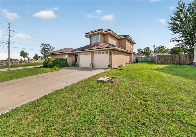Photo 2 of Single family home for sale at 420 Crown Hill Rd, Excelsior Springs, MO 64024 | MLS# 2639309 | Listing updated on 2026-09-16