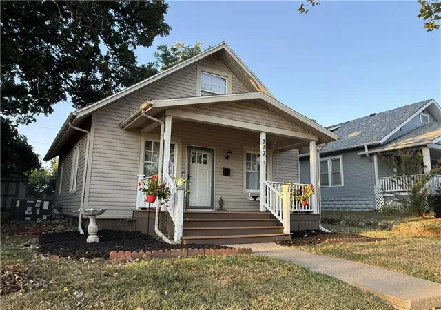 Photo 2 of Sale Pending at 717 W 9th Street, Pittsburg, KS 66762 | MLS# 2639314 | Listing updated on 2026-09-01