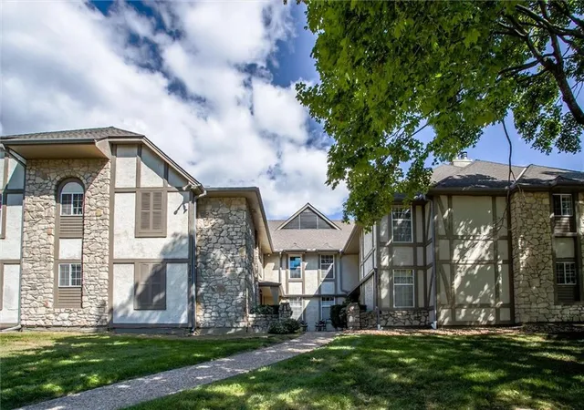 Photo 2 of Condo for sale at 1205 Nw Village Dr #D, Blue Springs, MO 64015 | MLS# 2639315 | Listing updated on 2026-08-31