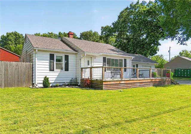 Photo 3 of Sale Pending at 210 Sw 5th Street, Lees Summit, MO 64063 | MLS# 2639317 | Listing updated on 2026-09-02