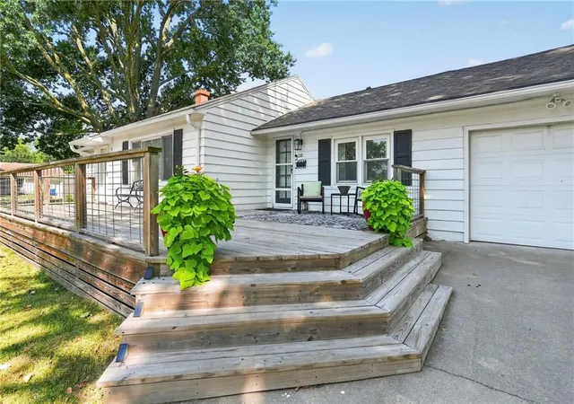 Photo 4 of Sale Pending at 210 SW 5th Street, Lees Summit, MO 64063 | MLS# 2639317 | Listing updated on 2026-09-02